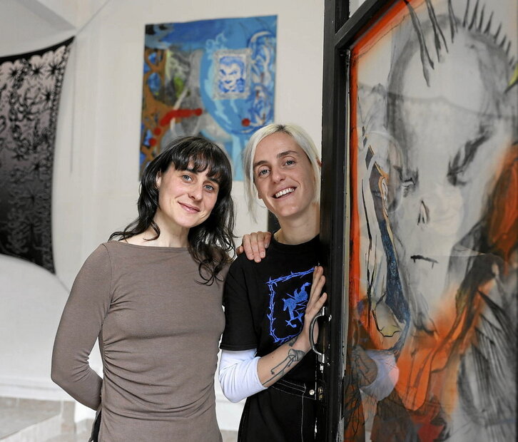 Ane Lusarreta eta Laida Zapre, Xerra estudio eta espazioko kideak.