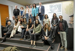 Pailazoen omenaldiari babesa agertu zioten, atzo, Bilbon.