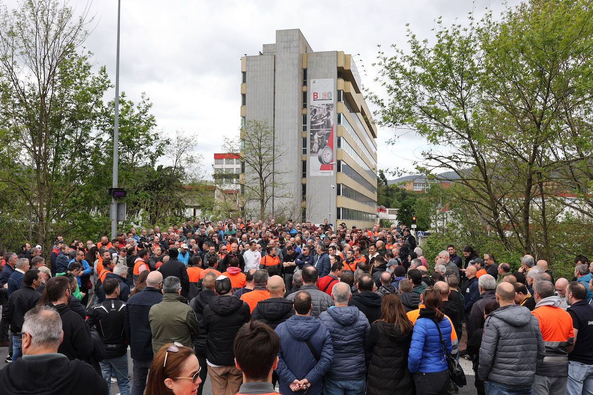 Tres nuevas convocatorias de paro en Bridgestone de Basauri tras la ...