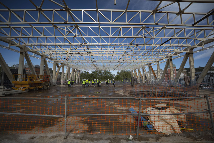 Imagen de la estructura metálica de la ‘txapela’ de Foster.