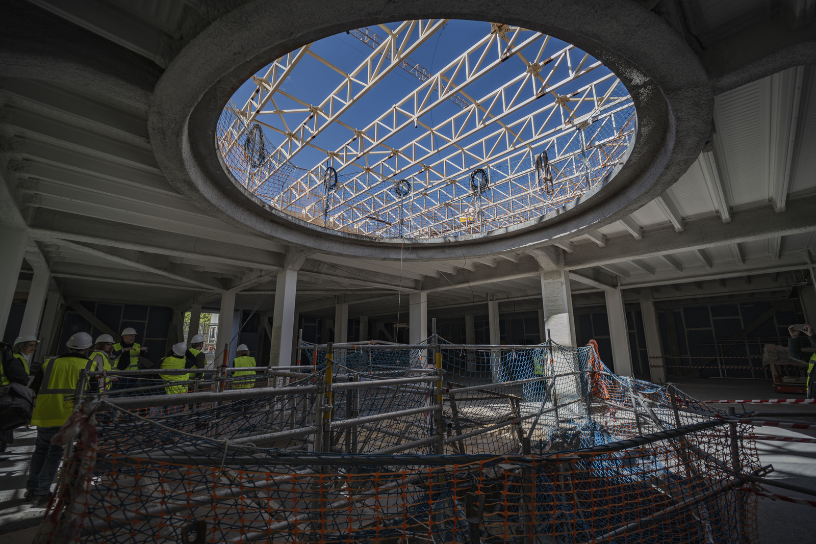 La claraboya que unirá el atrio con la ‘txapela’. (Aritz LOIOLA /FOKU)