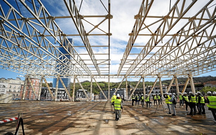 De izquierda a derecha, la estructura de la ampliación con su cubierta y el voladizo. Así es la nueva silueta del museo.