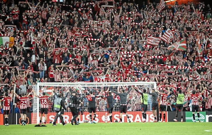 Los jugadores del Athletic y las gradas de San Mamés terminaron celebrando juntos el pase a semifinales.
