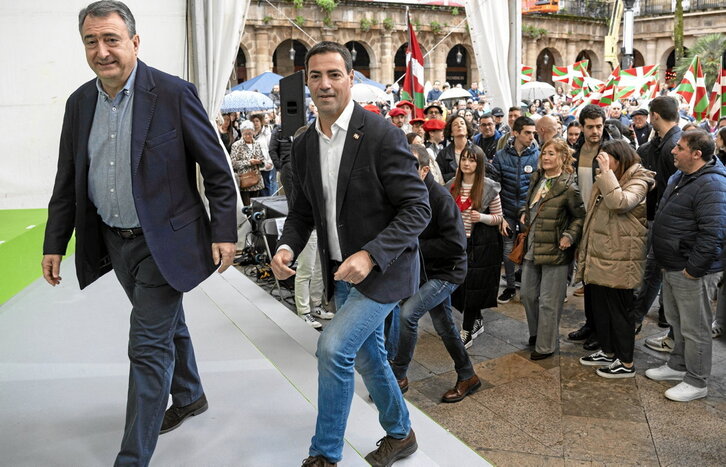 Esteban y Pradales, en su primer Aberri Eguna en sus actuales cargos.