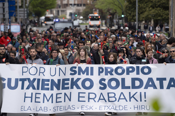 Gutxieneko soldata propioaren alde Iruñean hilaren 14an egindako mobilizazioa.