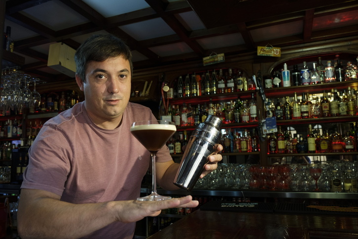 Yon Pavón, con el cóctel Espresso Martin.