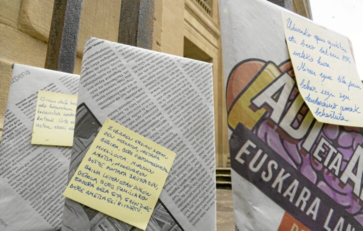 El colegio Patxi Larrainzar tomó la idea de las «Zita Itsuak» de la biblioteca, pero el formato acepta otros ámbitos.