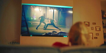 Etxera iritsi orduko atsedena eskatzen dit gorputzak, manta goxo bat eta pantaila bat.