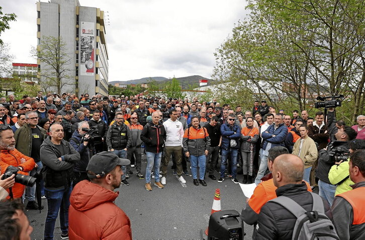 Imagen de una concentración anterior ante la planta de Basauri.