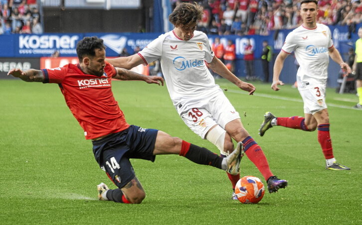 Rubén García, además de anotar un golazo, aportó sacrificio primero en la delantera y luego en la banda.
