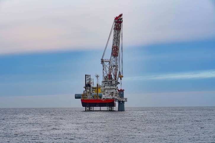 Los monopilotes alcanzarán una altura de 84 metros.