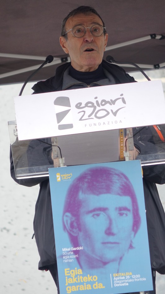 Juan Migel Goiburu ‘Goiherri’ zauritu zuen Poliziak erasoan. Mikel Gardokiren batera zihoan eta lekukotasuna eman du ekitaldian.