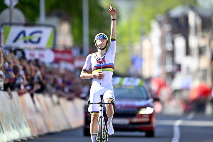 Tadej Pogacar, de nuevo vencedor sin oposición tras cabalgar en solitario.