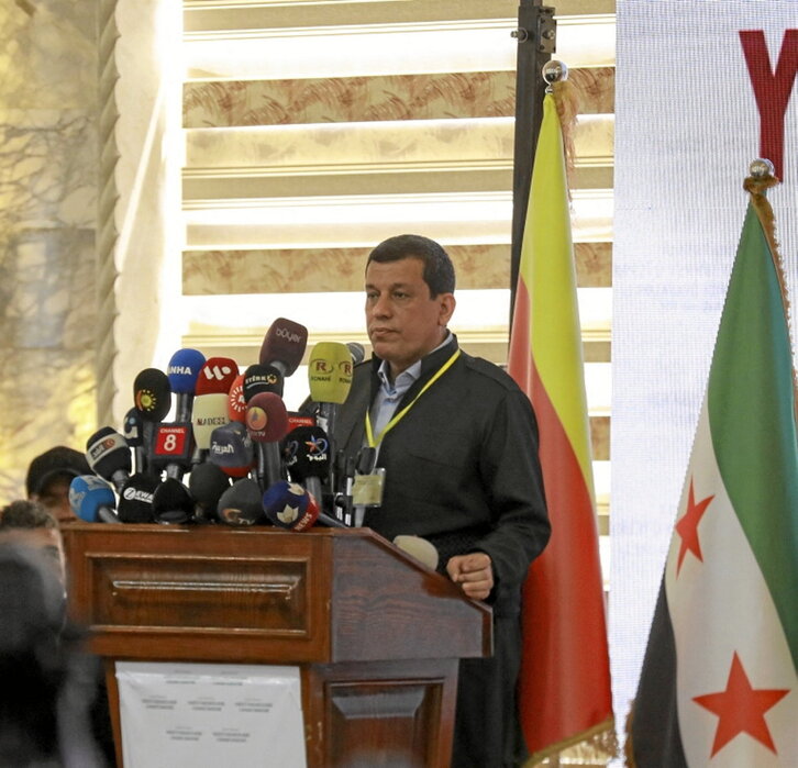 Mazloum Abdi, en la apertura de la conferencia.
