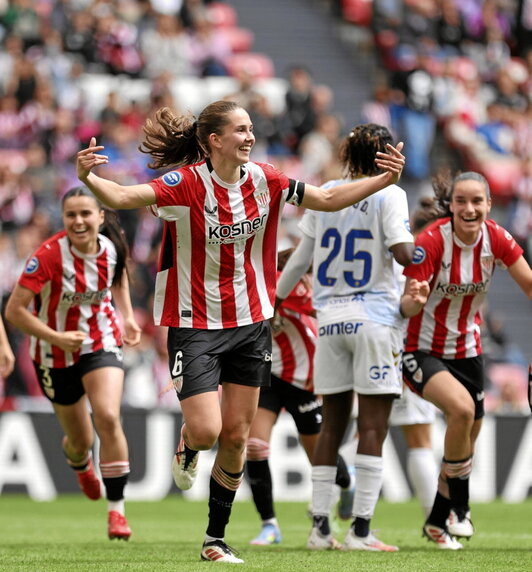 Oguiza celebra el gol que inauguraba el marcador.