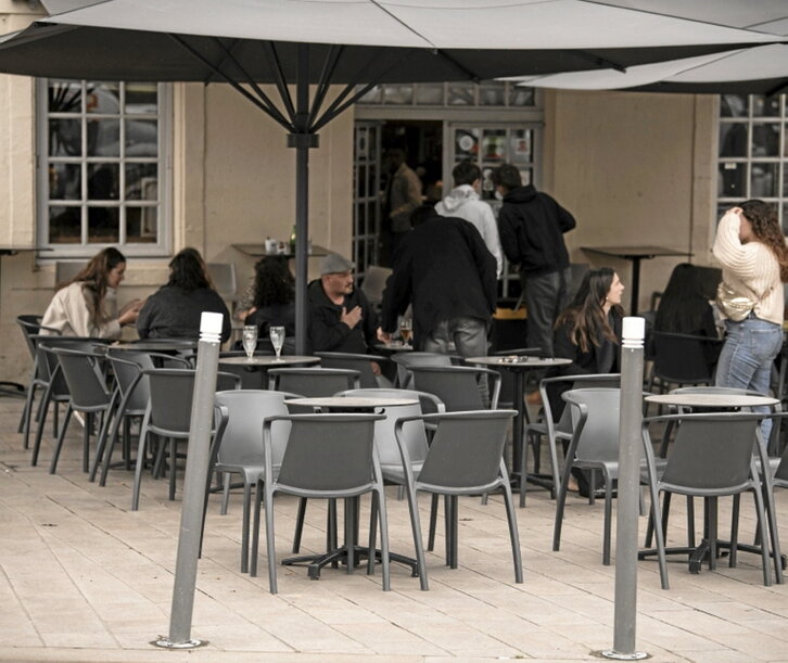 Baiona Ttipiko ostalari batzuk araudiarekin kexu dira.