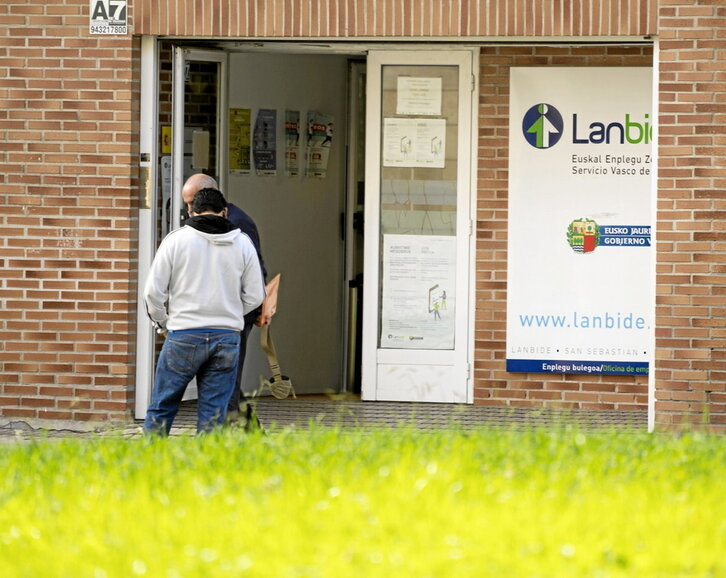 Lanbideko bulego bat, Donostian, artxiboko irudian.