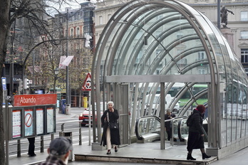 Entrada a la estación de Abando de Metro Bilbao.