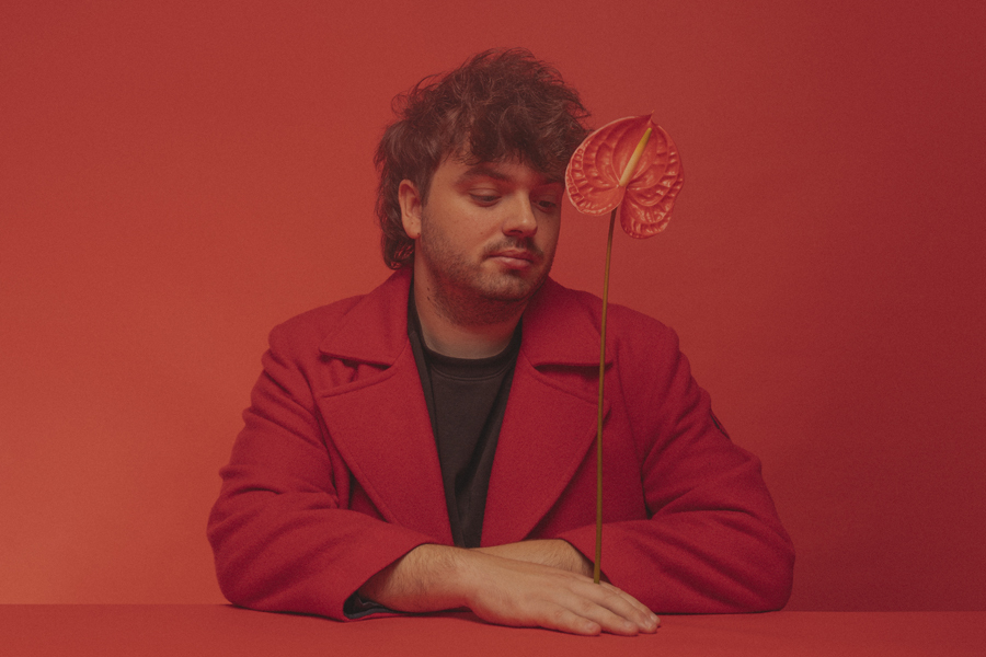 Jokin Pinatxo musikariak gidatzen du Janus Lester banda.