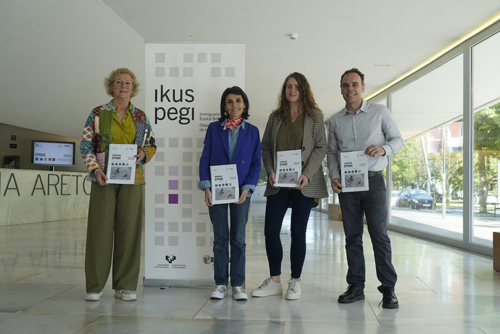 Participantes en la presentación del último trabajo de Ikuspegi.