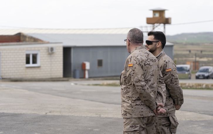 Militares del Ejército del Aire y del Espacio español, en el polígono de tiro de Bardenas.