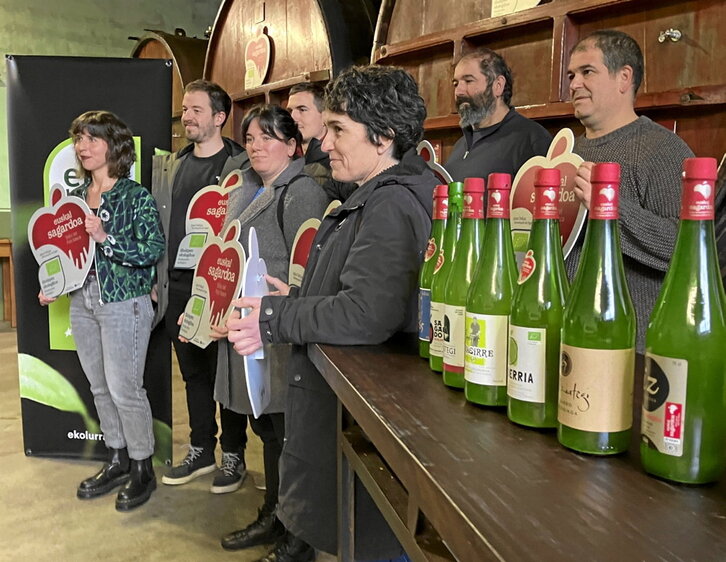 Euskal Sagardoak eta ENEEK-Ekolurrak zigilu berria aurkezteko ekitaldia egin zuten martxoan Iparragirre sagardotegian.