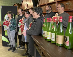 Euskal Sagardoak eta ENEEK-Ekolurrak zigilu berria aurkezteko ekitaldia egin zuten martxoan Iparragirre sagardotegian.