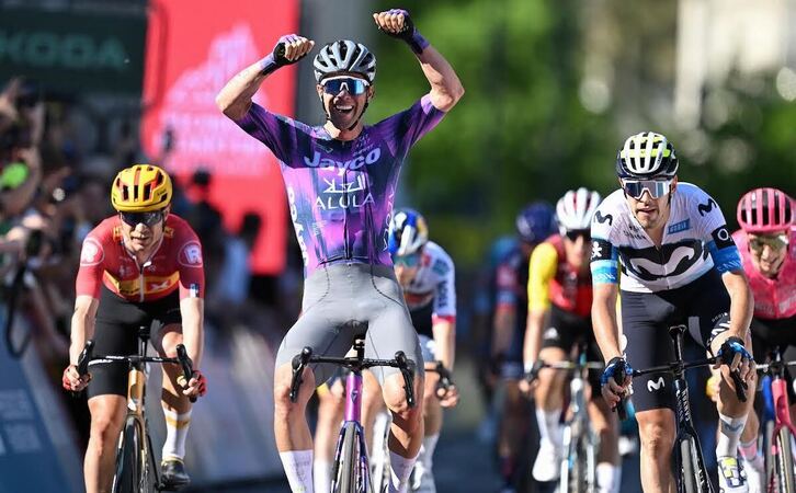 Barrenetxea, a la derecha del ganador Matthews.