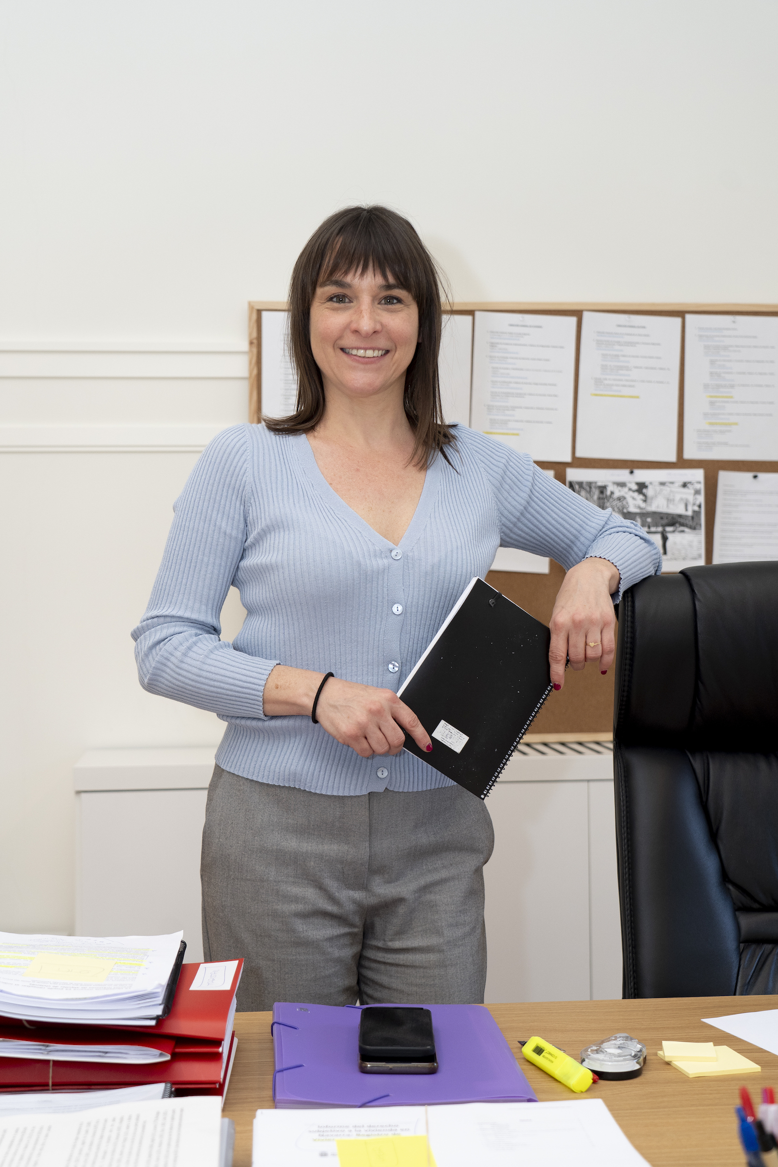 Alfaro, en la mesa de su despacho. (Iñigo URIZ | FOKU)