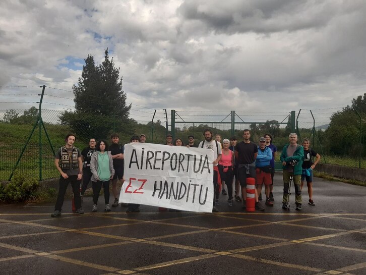 Bilbotik Loiura mendi martxa egin dute.