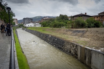 Vista del cauce del Nerbioi a su paso por Laudio tras las obras.