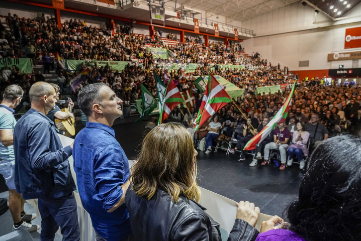 Mitxel Lakuntza, ELAren aurreko ekitaldi batean.