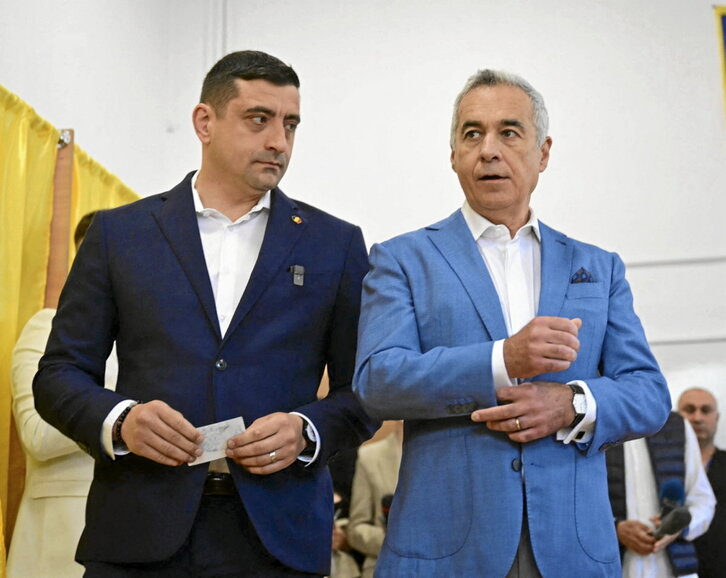 George Simion y Calin Georgescu votaron mano a mano en Bucarest.