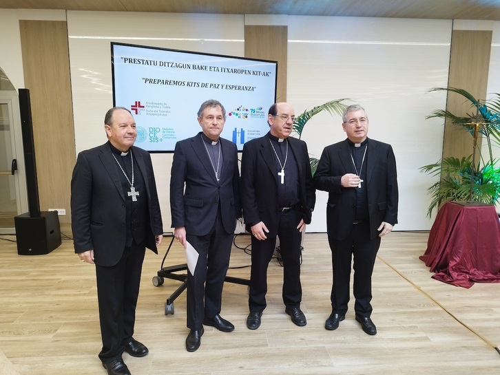 El obispo de Gasteiz, Juan Carlos Elizalde; el de Bilbo, Joseba Segura; el de Iruñea y Tutera, Florencio Roselló; y el de Donostia, Fernando Segura.