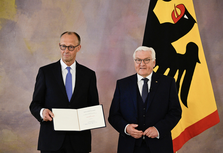 El ya canciller, junto al presidente de la República, Frank-Walter Steinmeier.