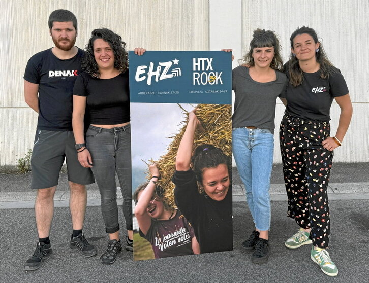 Hatortxu eta EHZko ordezkariak, bonu bateratuaren aurkezpenean.