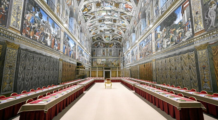 La Capilla Sixtina, preparada para el cónclave.