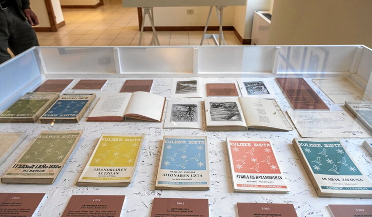 Makina bat liburu argitara eman ditu Itxaropenak hamarkada luze hauetan; tartean, lan oso ezagunak.