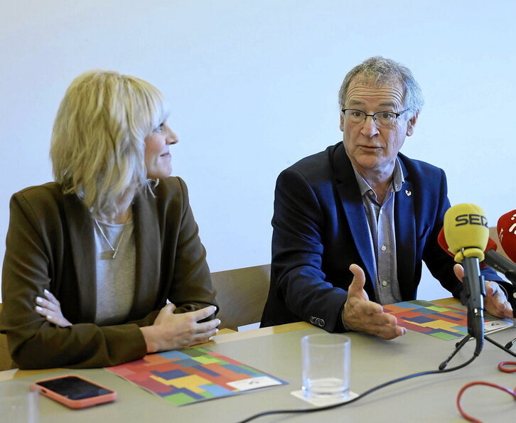 Joxerramon Bengoetxea y Estitxu Garai en la comparecencia de ayer.