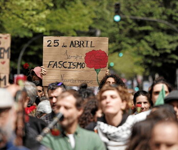 Krabelinen Iraultza oroitzeko manifestazioa Porto hirian.
