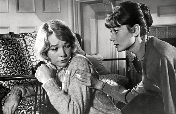 Shirley MacLaine y Audrey Hepburn en «The Children’s Hour».