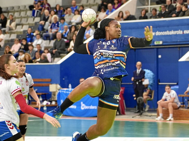 Lyndie Tchaptchet se fue hasta los nueve goles.