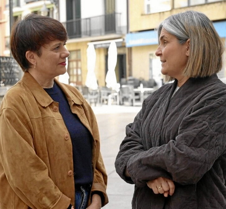 Itziar Murua y Nerea Kortajarena en Zarautz.