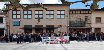 Concentración celebrada este domingo en Legutio.