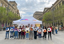 Gune Ibiltariaren geldialdi bat. Karparen inguruan egitaraua osatzen dute herrietako batzordeek.