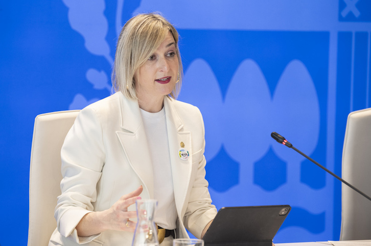 La portavoz del Gobierno, María Ubarretxena, en la rueda de prensa.