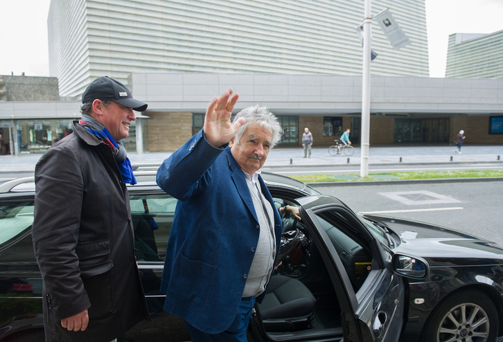 Pepe Mujica behin baino gehiagotan izan zen Euskal Herrian. Irudian, Donostian 2015ean.