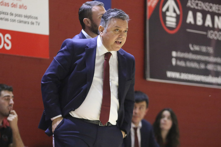 Lucas Fernandez, Lointek Gernika Bizkaia taldeko entrenatzailea.