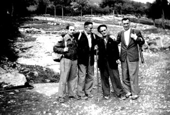 Espinosa, eskuman, Juan San Martin, Carlos Linazasoro eta Indalecio Ojangurenekin batera.