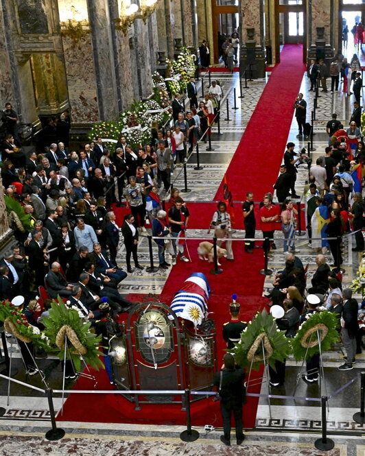 Capilla ardiente en el Parlamento uruguayo.